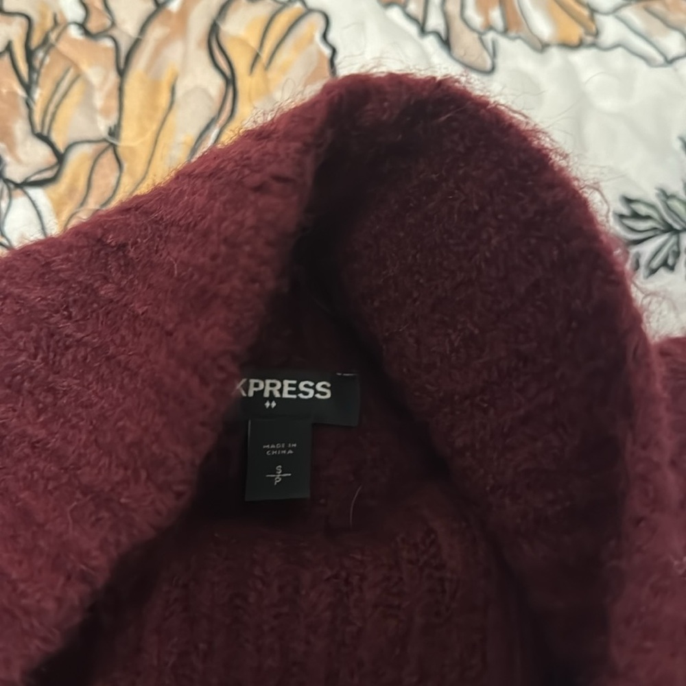 Express Color-Block Turtleneck Sweater - Picture 5 of 5
